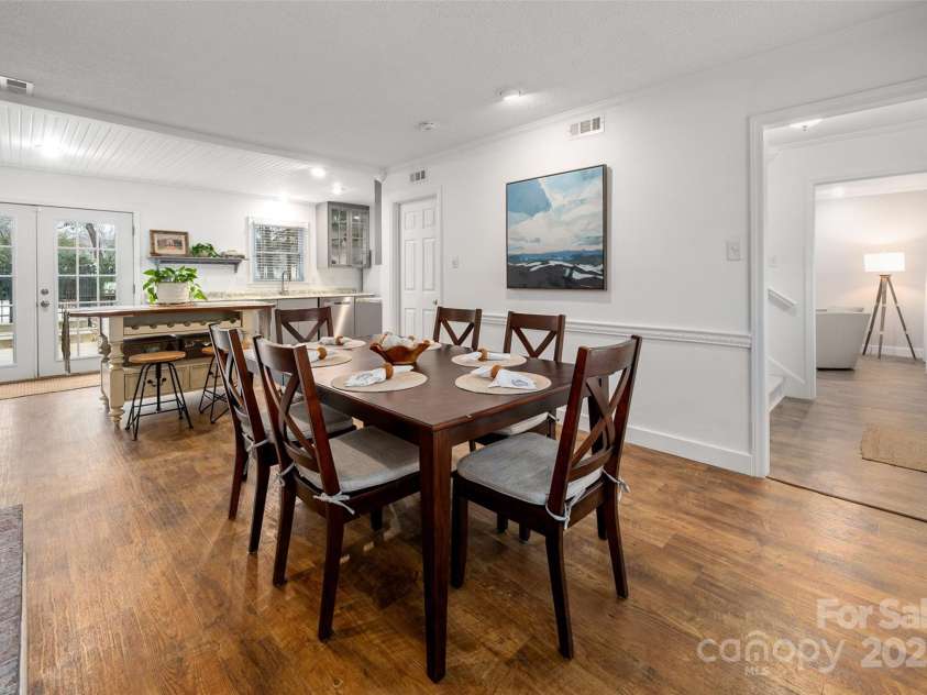 523 Fence Post Lane, Matthews, NC 28105.  MLS# CAR4215967, YatesRealty ID 4168. 