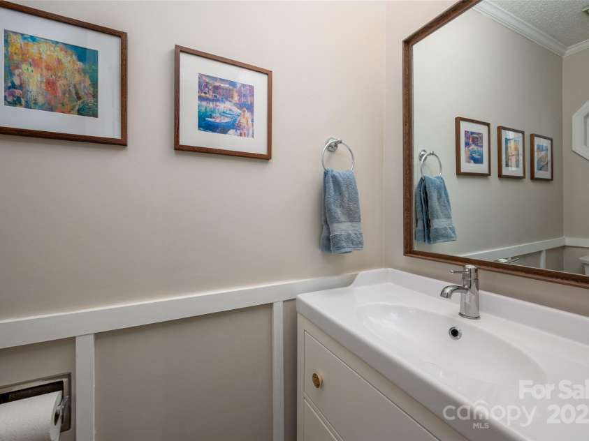 523 Fence Post Lane, Matthews, NC 28105.  MLS# CAR4215967, YatesRealty ID 4168. 