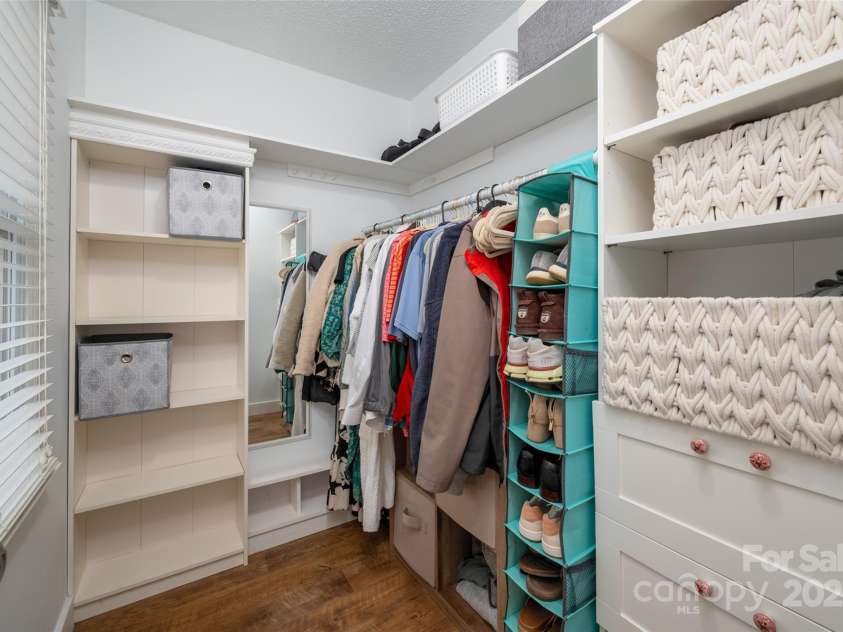 523 Fence Post Lane, Matthews, NC 28105.  MLS# CAR4215967, YatesRealty ID 4168. 