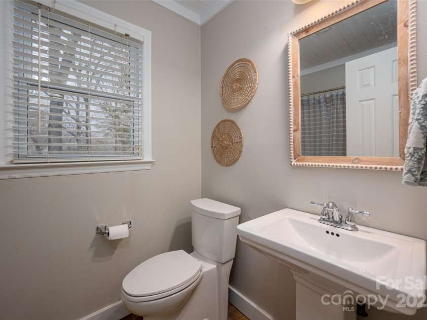 523 Fence Post Lane, Matthews, NC 28105.  MLS# CAR4215967, YatesRealty ID 4168. 