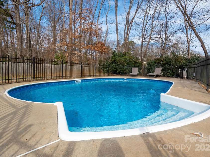 523 Fence Post Lane, Matthews, NC 28105.  MLS# CAR4215967, YatesRealty ID 4168. 