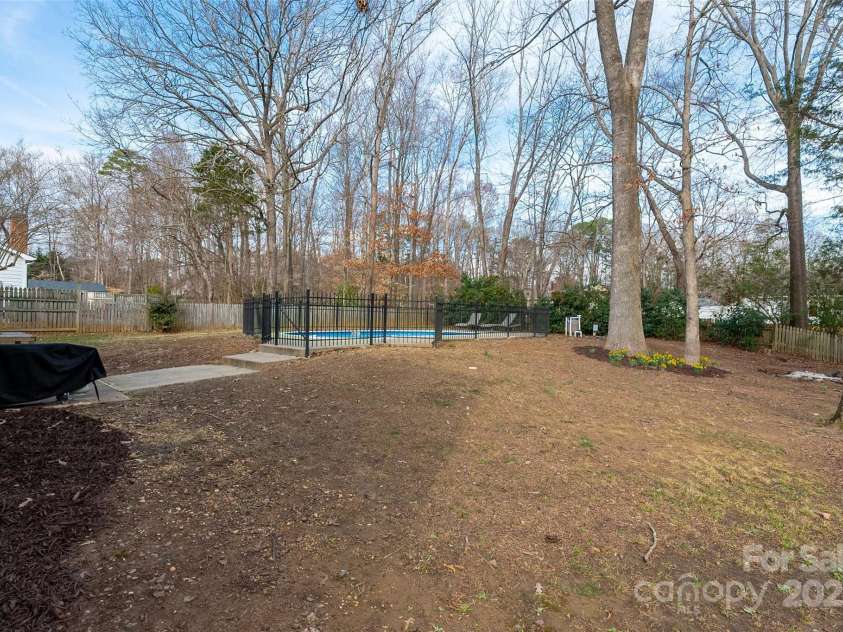 523 Fence Post Lane, Matthews, NC 28105.  MLS# CAR4215967, YatesRealty ID 4168. 