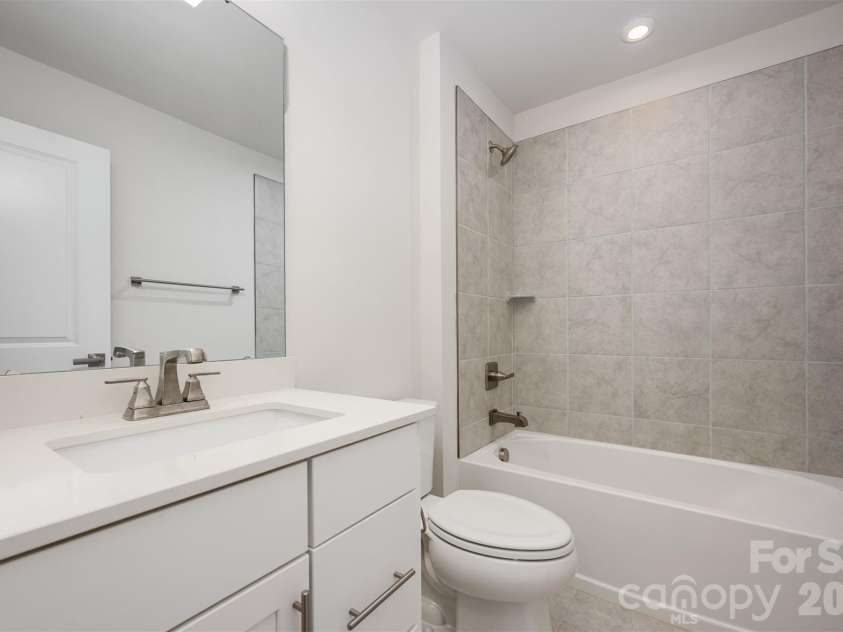 540 Billingsley Road, Charlotte, NC 28211.  MLS# CAR4307835, YatesRealty ID 4168. Bathroom 3
