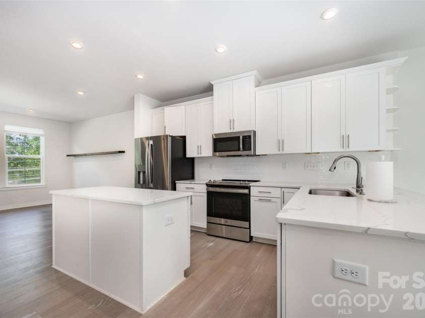 540 Billingsley Road, Charlotte, NC 28211.  MLS# CAR4307835, YatesRealty ID 4168. Kitchen