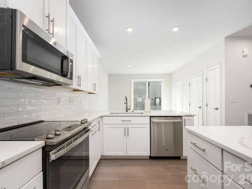 540 Billingsley Road, Charlotte, NC 28211.  MLS# CAR4307835, YatesRealty ID 4168. Kitchen