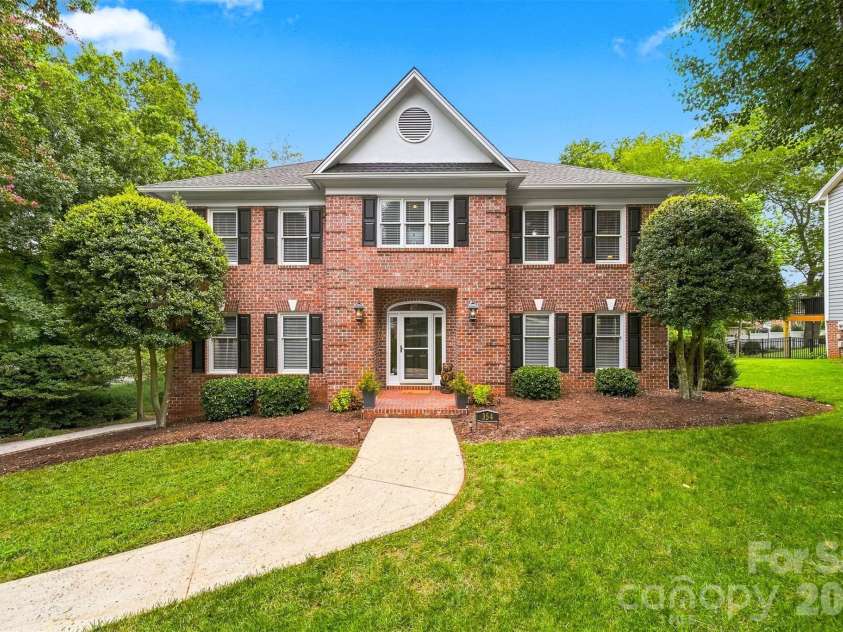 354 41st Avenue Place, Hickory, NC 28601.  MLS# CAR4411585, YatesRealty ID 41680. 