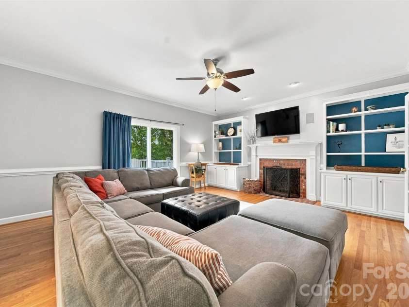 354 41st Avenue Place, Hickory, NC 28601.  MLS# CAR4411585, YatesRealty ID 41680. 