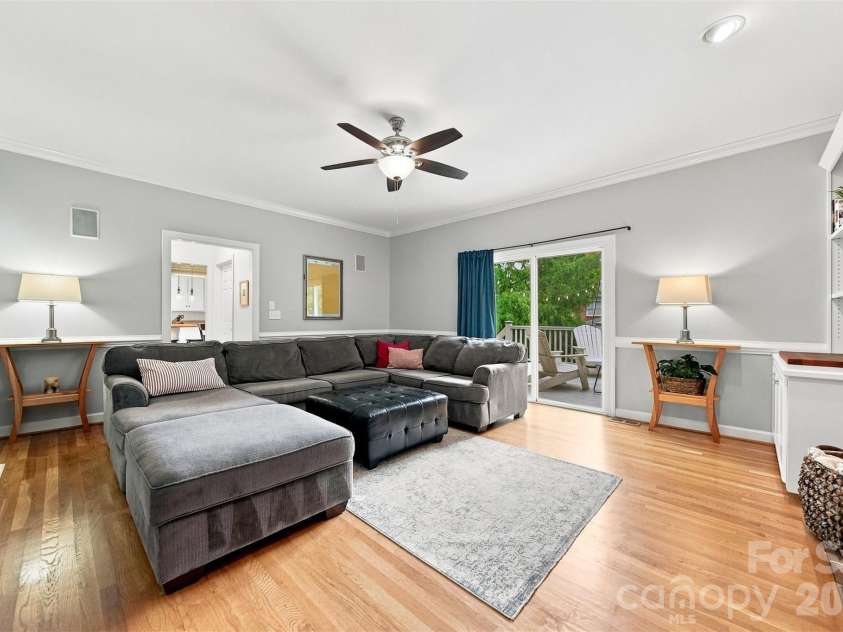 354 41st Avenue Place, Hickory, NC 28601.  MLS# CAR4411585, YatesRealty ID 41680. 