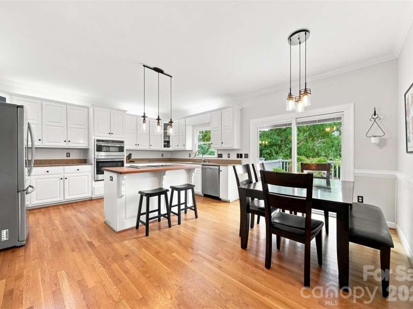 354 41st Avenue Place, Hickory, NC 28601.  MLS# CAR4411585, YatesRealty ID 41680. 