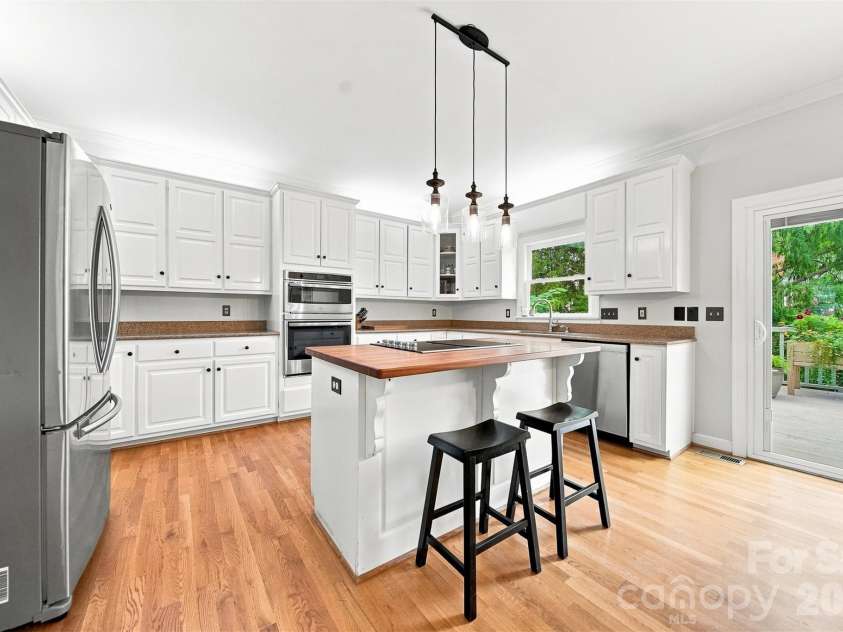 354 41st Avenue Place, Hickory, NC 28601.  MLS# CAR4411585, YatesRealty ID 41680. 
