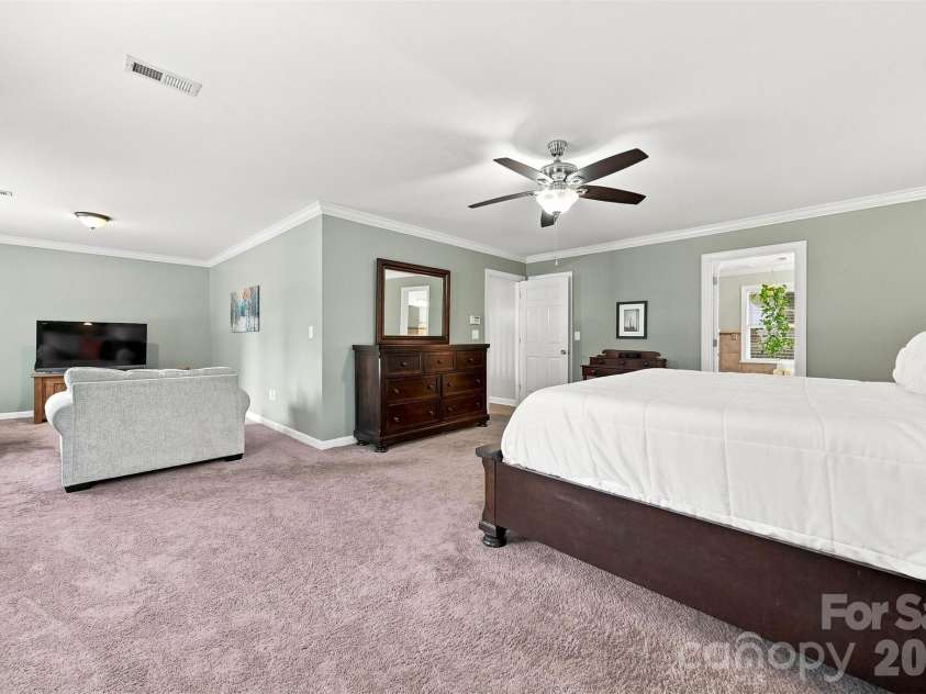 354 41st Avenue Place, Hickory, NC 28601.  MLS# CAR4411585, YatesRealty ID 41680. 