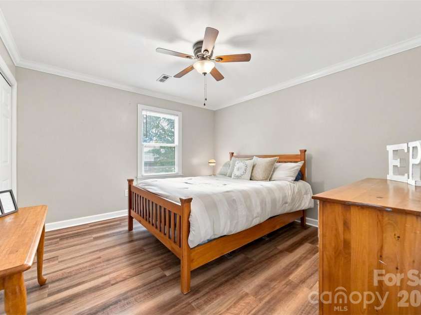 354 41st Avenue Place, Hickory, NC 28601.  MLS# CAR4411585, YatesRealty ID 41680. 