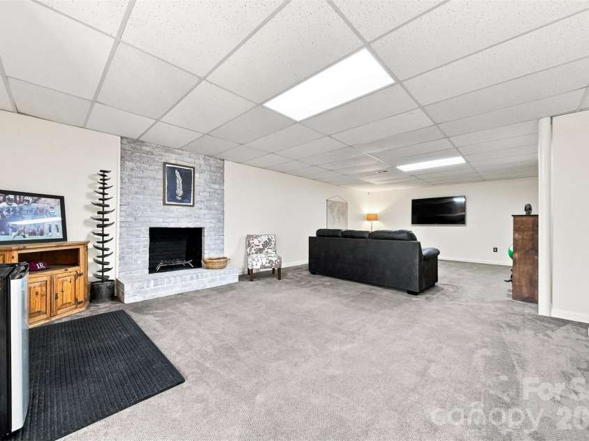 354 41st Avenue Place, Hickory, NC 28601.  MLS# CAR4411585, YatesRealty ID 41680. 