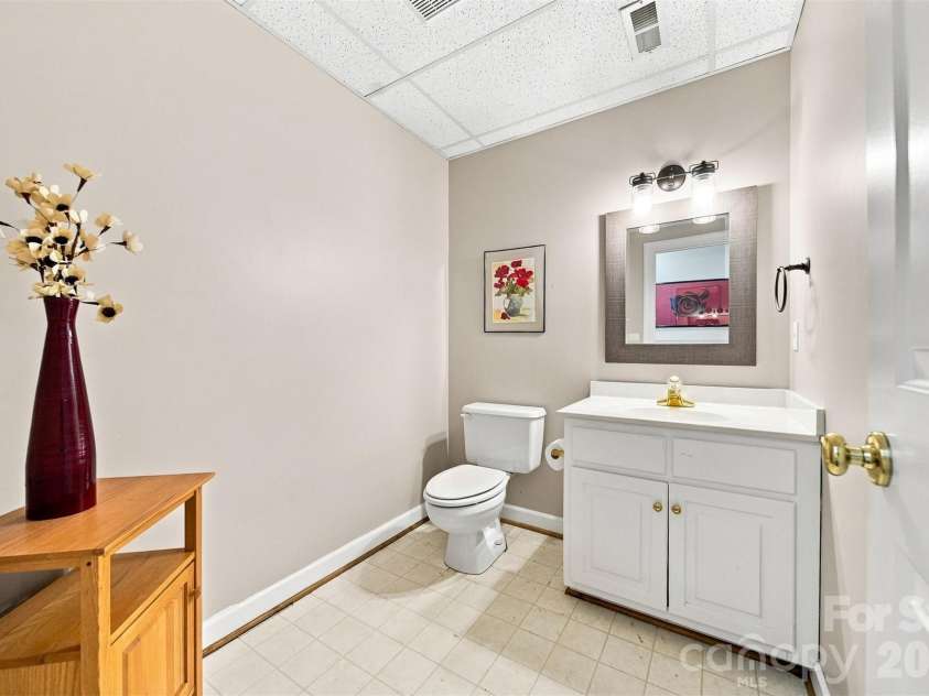354 41st Avenue Place, Hickory, NC 28601.  MLS# CAR4411585, YatesRealty ID 41680. 