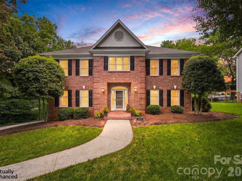 354 41st Avenue Place, Hickory, NC 28601.  MLS# CAR4411585, YatesRealty ID 41680. 