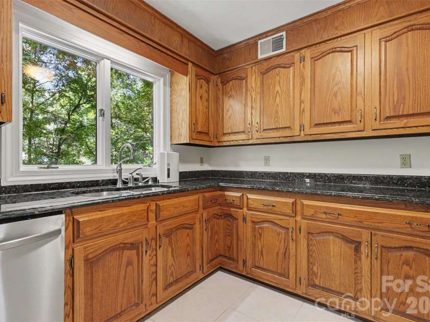 5301 Morrowick Road, Charlotte, NC 28226.  MLS# CAR4408633, YatesRealty ID 41681. 