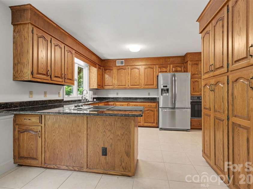 5301 Morrowick Road, Charlotte, NC 28226.  MLS# CAR4408633, YatesRealty ID 41681. 