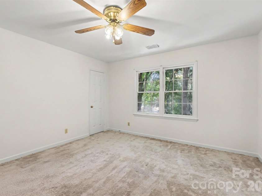 5301 Morrowick Road, Charlotte, NC 28226.  MLS# CAR4408633, YatesRealty ID 41681. 