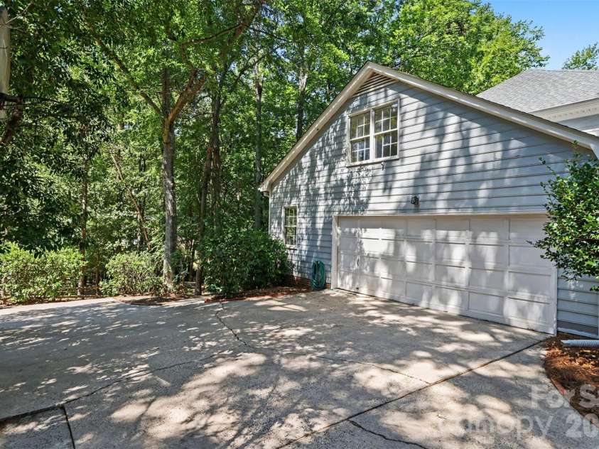 5301 Morrowick Road, Charlotte, NC 28226.  MLS# CAR4408633, YatesRealty ID 41681. 