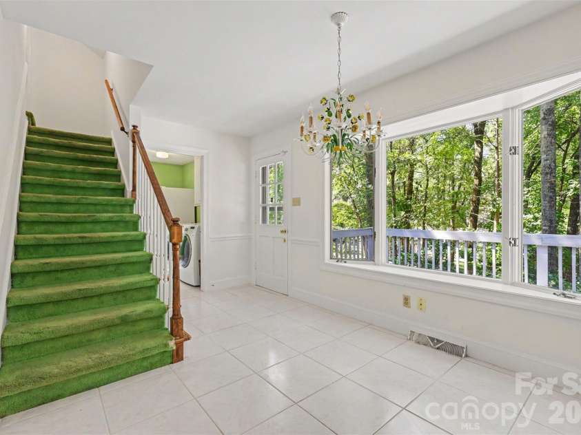 5301 Morrowick Road, Charlotte, NC 28226.  MLS# CAR4408633, YatesRealty ID 41681. Breakfast nook