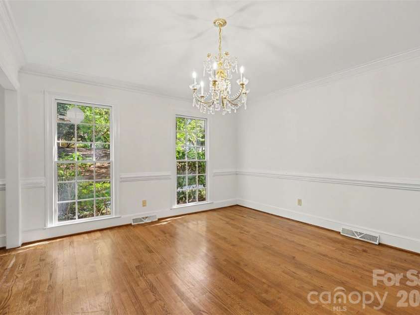 5301 Morrowick Road, Charlotte, NC 28226.  MLS# CAR4408633, YatesRealty ID 41681. Dining room
