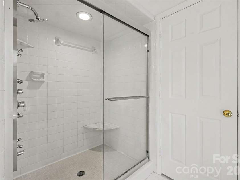 5301 Morrowick Road, Charlotte, NC 28226.  MLS# CAR4408633, YatesRealty ID 41681. Primary bathroom