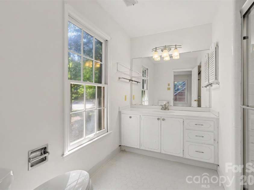 5301 Morrowick Road, Charlotte, NC 28226.  MLS# CAR4408633, YatesRealty ID 41681. Primary bathroom