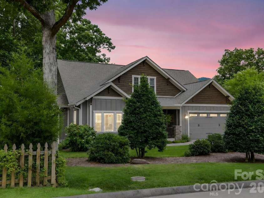 202 Midland Avenue, Black Mountain, NC 28711.  MLS# CAR4408523, YatesRealty ID 41682. 