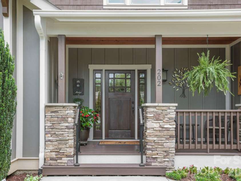 202 Midland Avenue, Black Mountain, NC 28711.  MLS# CAR4408523, YatesRealty ID 41682. 