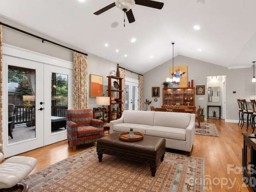 202 Midland Avenue, Black Mountain, NC 28711.  MLS# CAR4408523, YatesRealty ID 41682. 