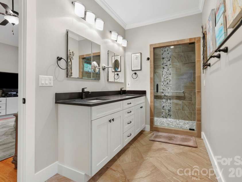 202 Midland Avenue, Black Mountain, NC 28711.  MLS# CAR4408523, YatesRealty ID 41682. Primary bathroom