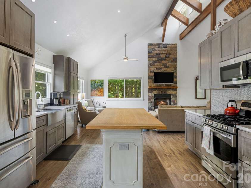 129 Finney Lane, Mars Hill, NC 28754.  MLS# CAR4409260, YatesRealty ID 41683. 