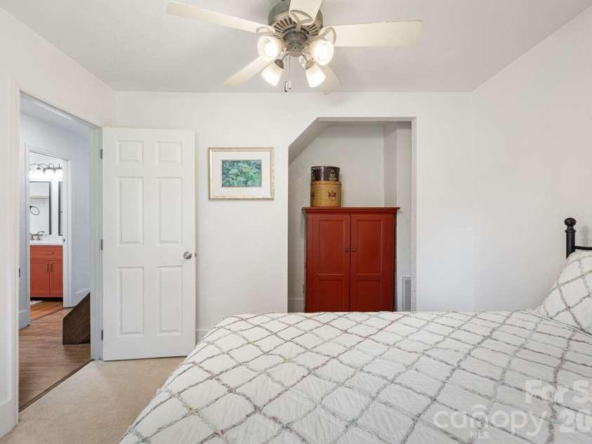 129 Finney Lane, Mars Hill, NC 28754.  MLS# CAR4409260, YatesRealty ID 41683. 