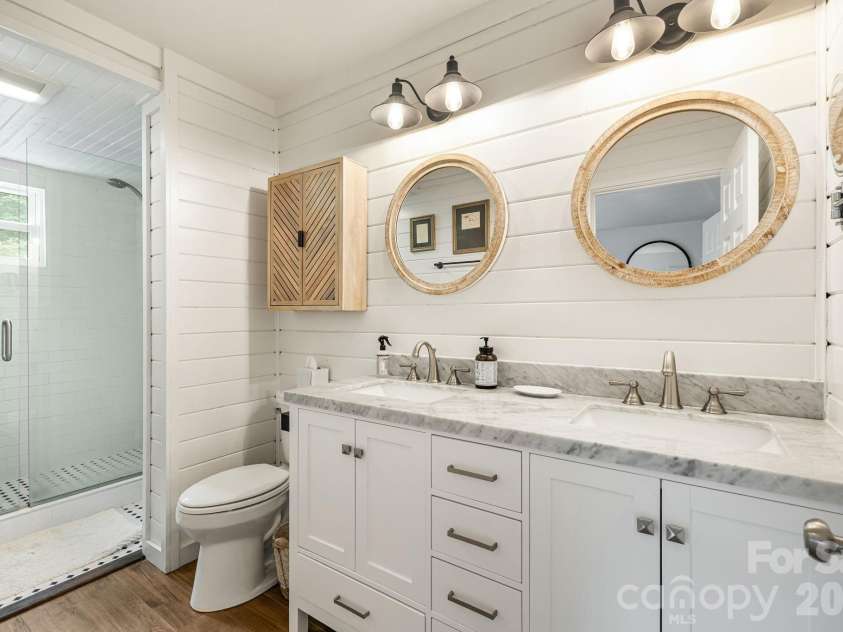 129 Finney Lane, Mars Hill, NC 28754.  MLS# CAR4409260, YatesRealty ID 41683. Master Bath