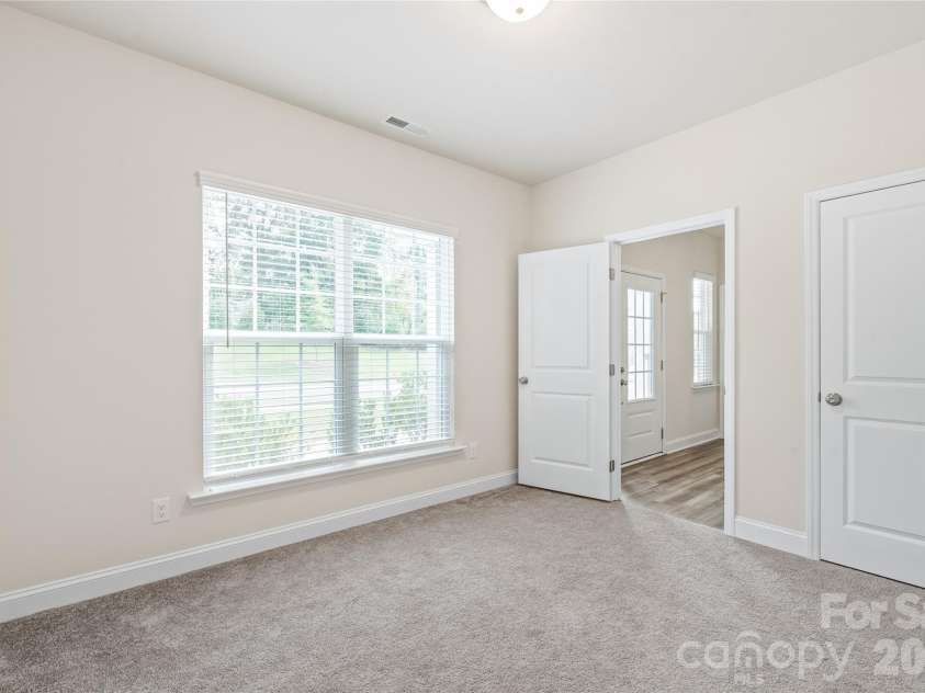 1043 Kalli Drive, Matthews, NC 28104.  MLS# CAR4427491, YatesRealty ID 41684. 