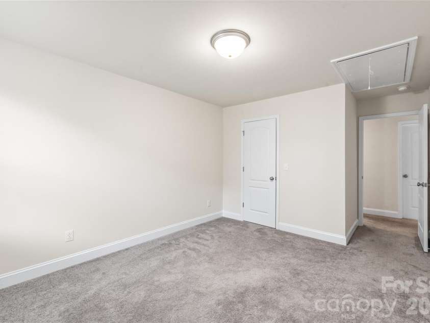 1043 Kalli Drive, Matthews, NC 28104.  MLS# CAR4427491, YatesRealty ID 41684. 