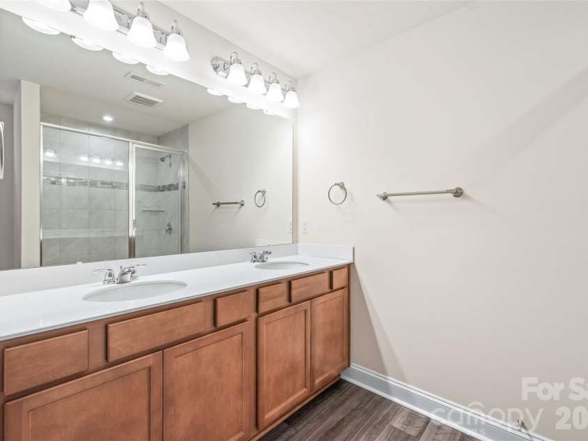 1043 Kalli Drive, Matthews, NC 28104.  MLS# CAR4427491, YatesRealty ID 41684. 