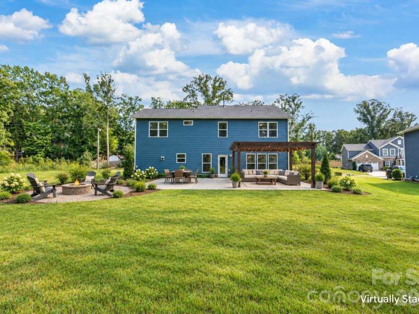 1043 Kalli Drive, Matthews, NC 28104.  MLS# CAR4427491, YatesRealty ID 41684. 