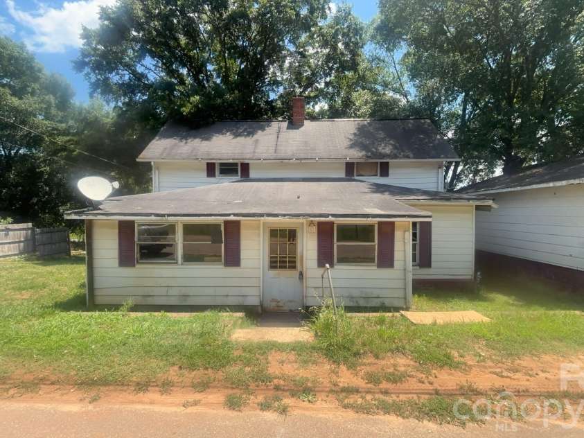 197 Main Street, Henrietta, NC 28076.  MLS# CAR4404944, YatesRealty ID 41687. 