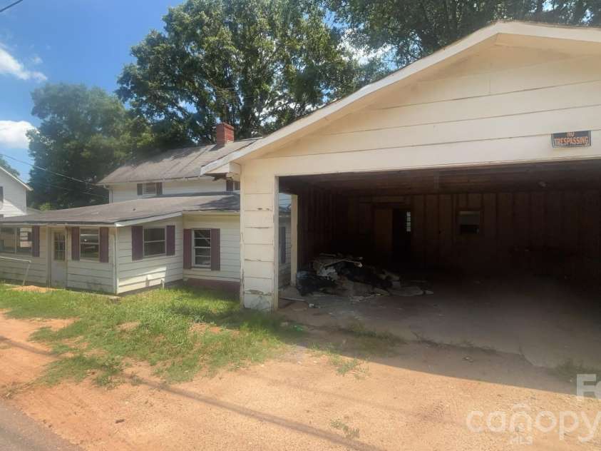 197 Main Street, Henrietta, NC 28076.  MLS# CAR4404944, YatesRealty ID 41687. 