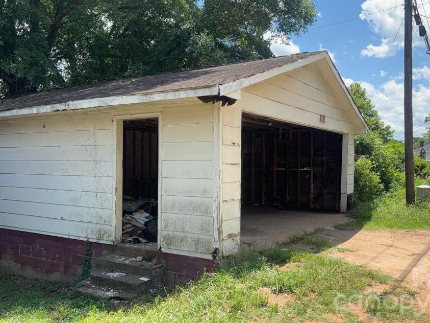 197 Main Street, Henrietta, NC 28076.  MLS# CAR4404944, YatesRealty ID 41687. 