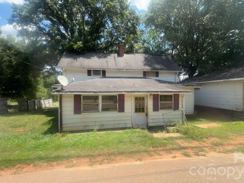 197 Main Street, Henrietta, NC 28076.  MLS# CAR4404944, YatesRealty ID 41687. 