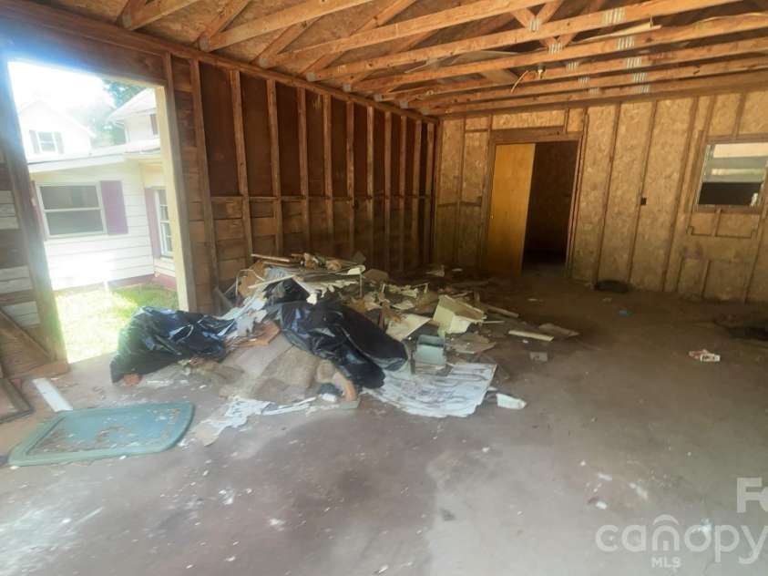 197 Main Street, Henrietta, NC 28076.  MLS# CAR4404944, YatesRealty ID 41687. 