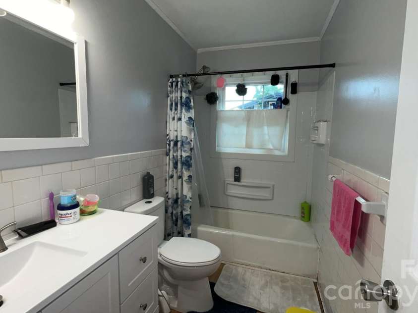 1429 Edgewood Road, Bessemer City, NC 28016.  MLS# CAR4410188, YatesRealty ID 41688. 