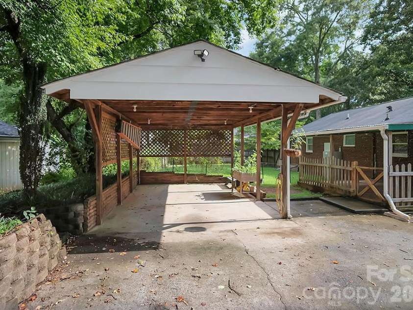 602 Holly Circle, Mount Holly, NC 28120.  MLS# CAR4411386, YatesRealty ID 41689. 