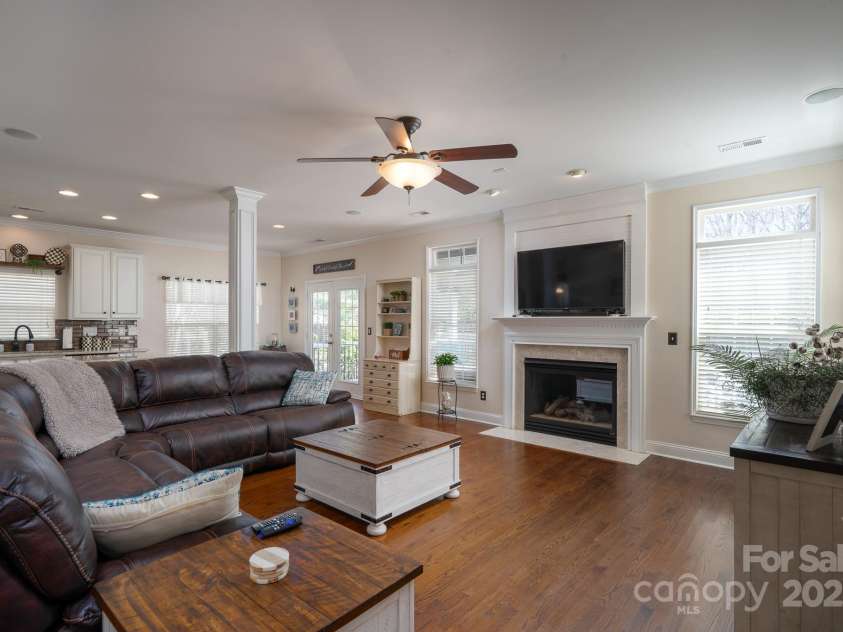 14117 Hiawatha Court, Huntersville, NC 28078.  MLS# CAR4235904, YatesRealty ID 4169. Family room has a gas fireplace for the cool nights
