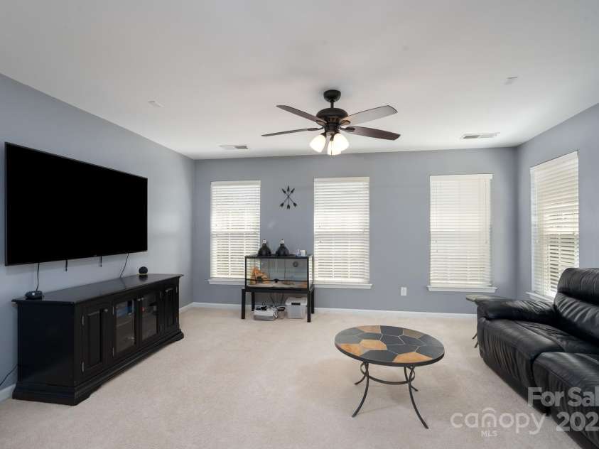 14117 Hiawatha Court, Huntersville, NC 28078.  MLS# CAR4235904, YatesRealty ID 4169. Huge bonus room can also be a 6th bedroom