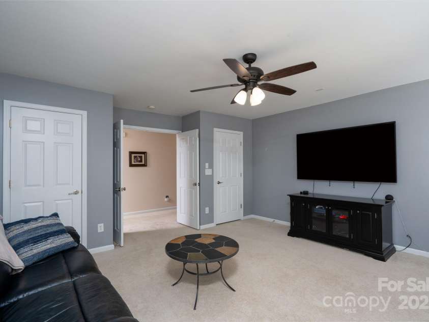 14117 Hiawatha Court, Huntersville, NC 28078.  MLS# CAR4235904, YatesRealty ID 4169. Huge bonus room can also be a 6th bedroom