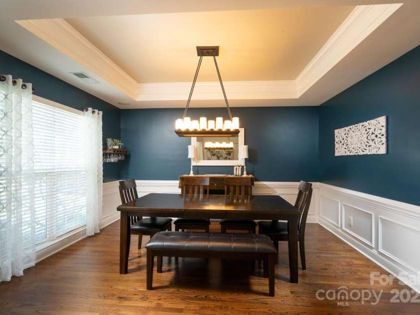 14117 Hiawatha Court, Huntersville, NC 28078.  MLS# CAR4235904, YatesRealty ID 4169. Large dining room with tray ceilings and crown molding