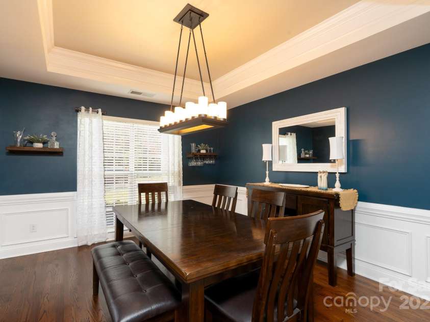 14117 Hiawatha Court, Huntersville, NC 28078.  MLS# CAR4235904, YatesRealty ID 4169. Large dining room with tray ceilings and crown molding
